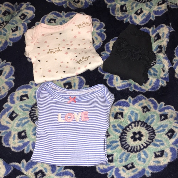 2 body suits and a pair of leggings - Picture 1 of 4